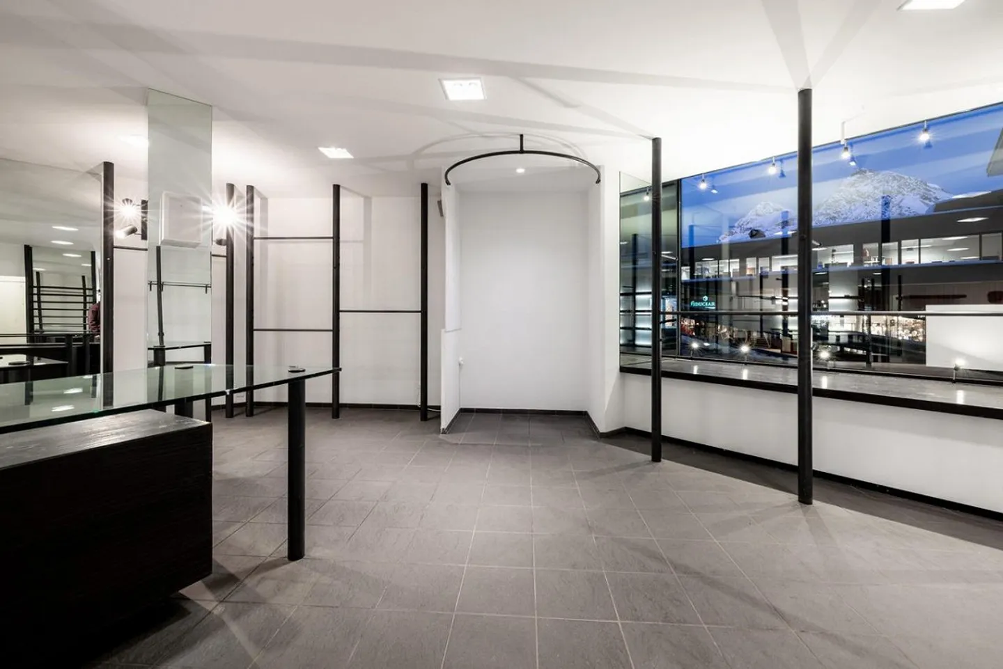 Spazio commerciale attraente nel centro di Arosa - Foto 2 di 6