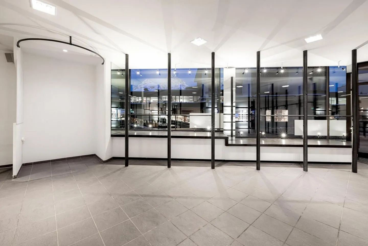 Spazio commerciale attraente nel centro di Arosa - Foto 3 di 6