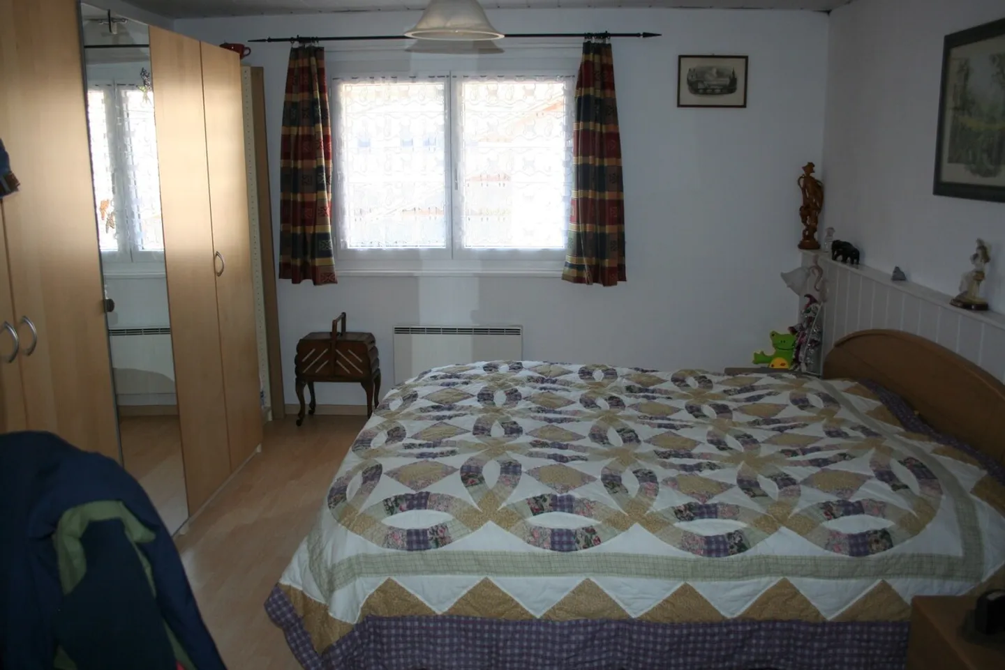 Großes Haus mit 2 Wohnungen mit 3,5 Zimmern auf 672 m2 - Foto 16 von 21