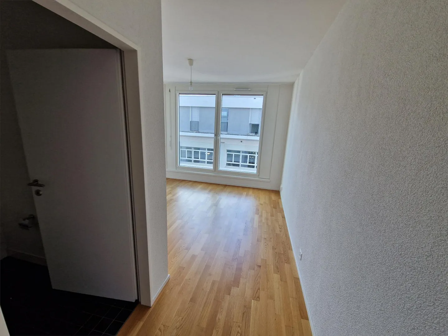 1-chambre avec salle de bain privée et cuisine commune - Photo 2 sur 4