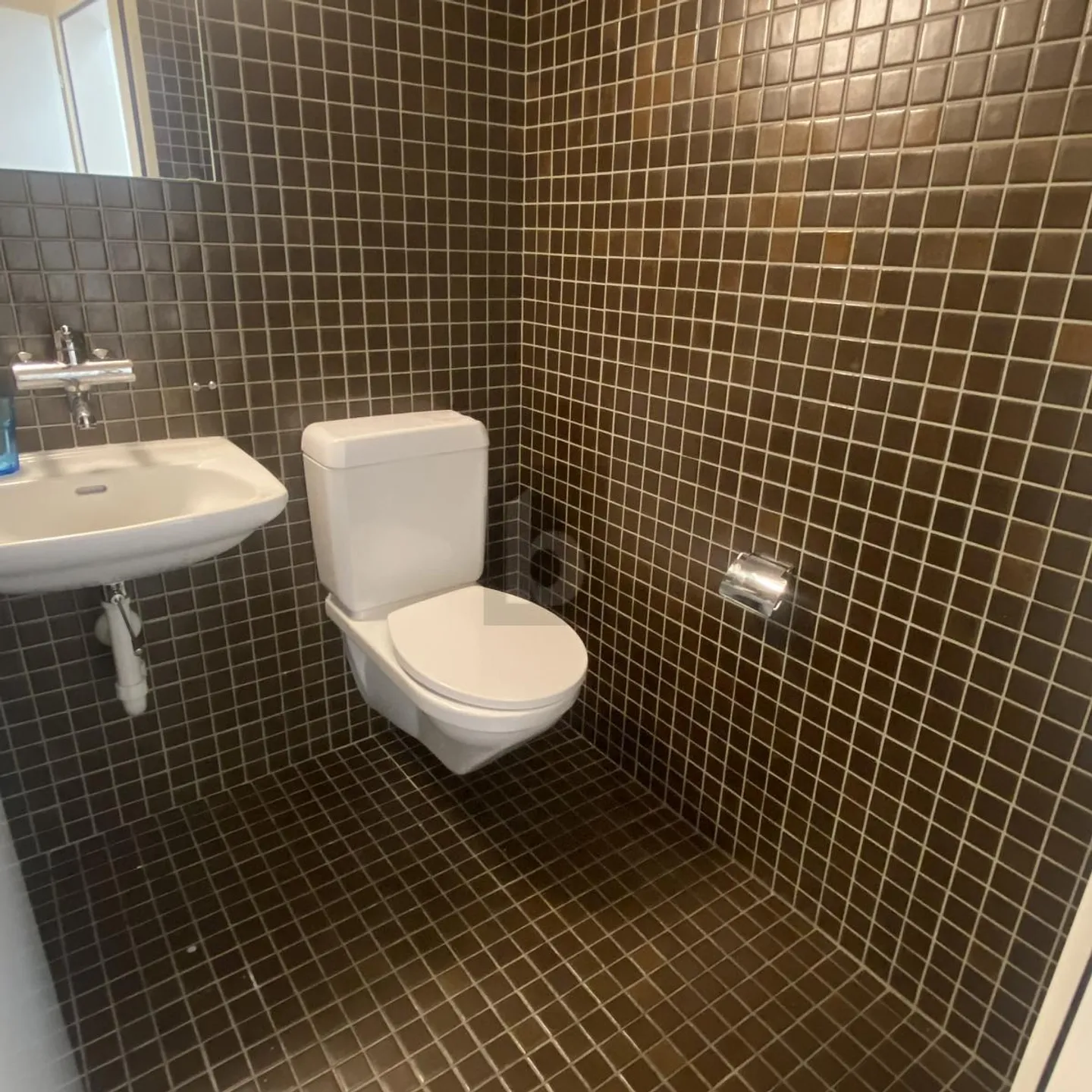 MODERN AND TOP LOCATION - Photo 3 of 5