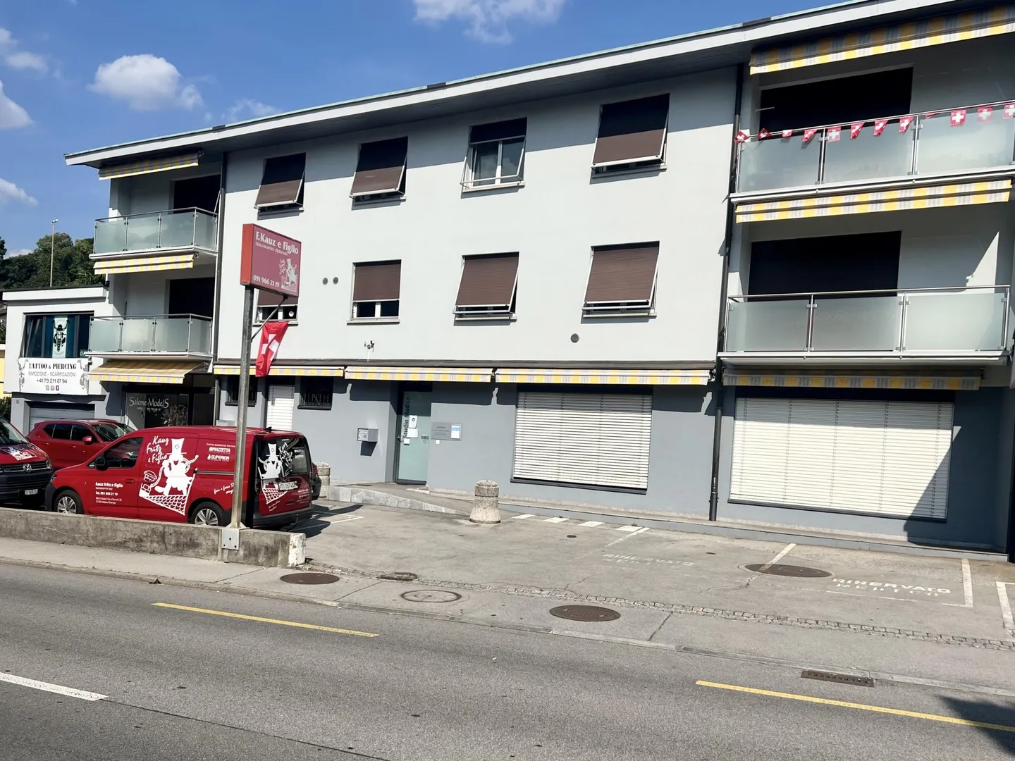 Rental property administrative area 7 rooms in Vezia - Photo 9 of 9