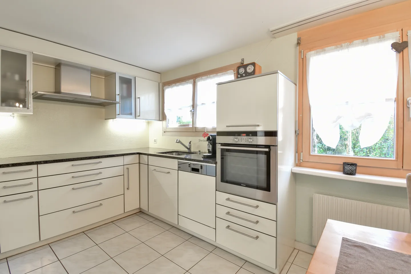 Casa bifamiliare in posizione soleggiata con potenziale di ampliamento - Foto 2 di 9