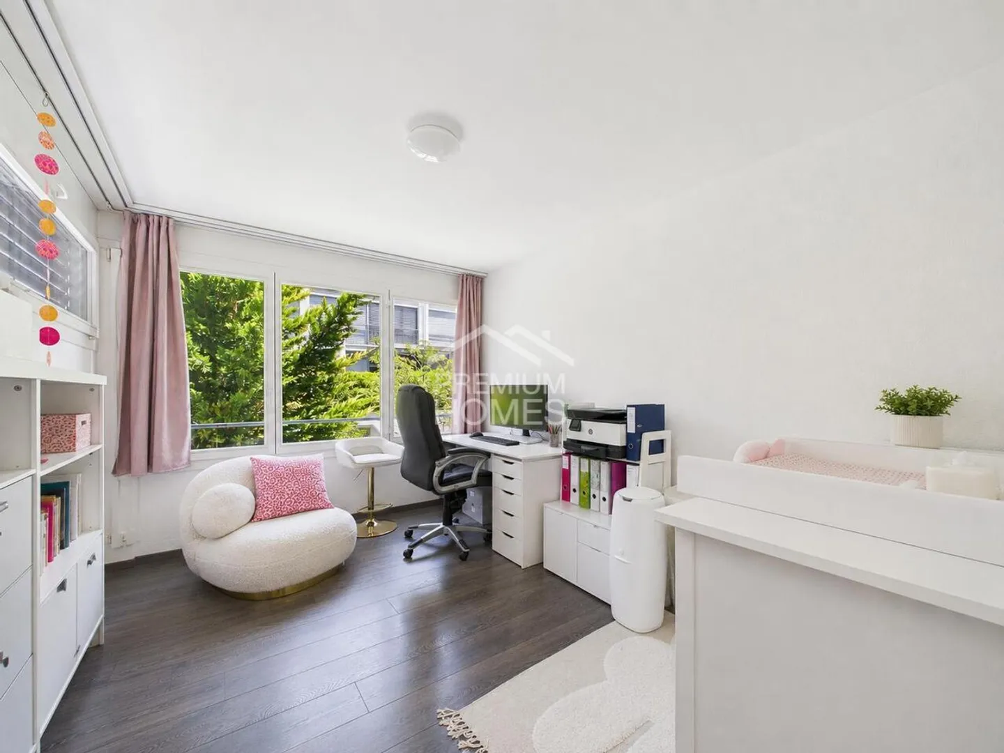 Charming Semi-Detached House - Photo 7 of 10