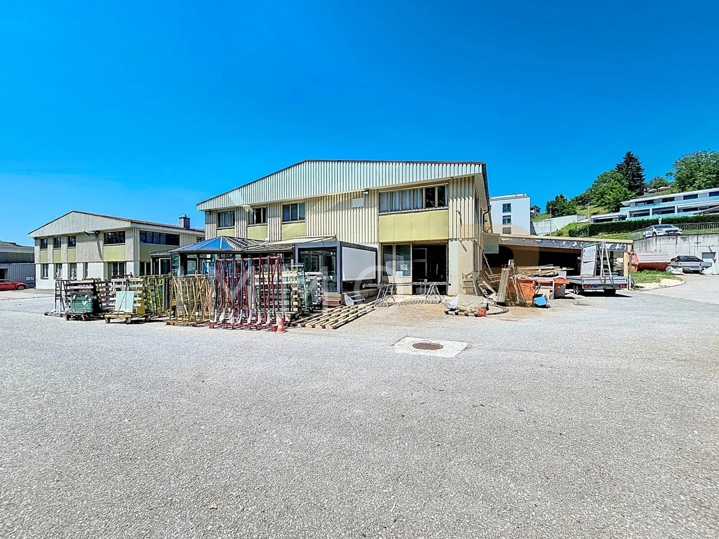 Workshop for sale - Photo 2 of 6