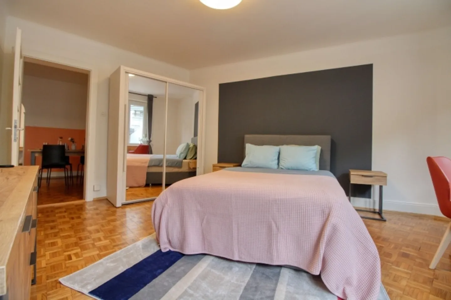 A real cocoon in the center of Lausanne - Photo 3 of 13