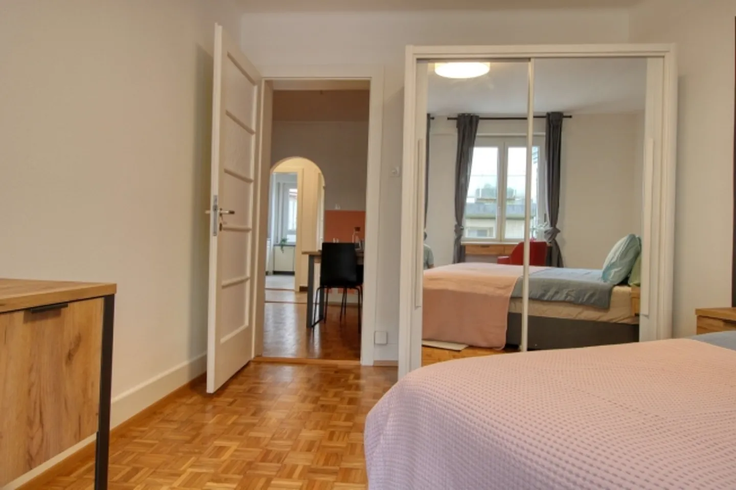 A real cocoon in the center of Lausanne - Photo 4 of 13