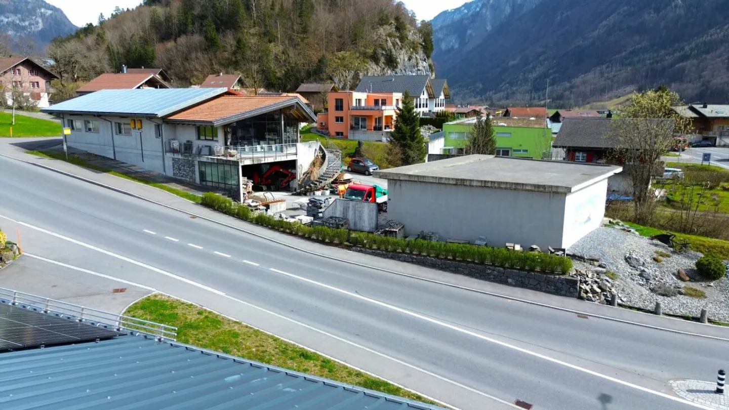 Proprietà commerciale con showroom - Foto 2 di 6