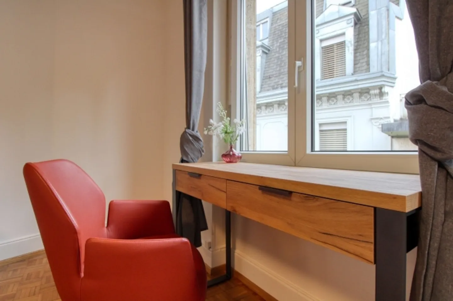 A real cocoon in the center of Lausanne - Photo 5 of 13