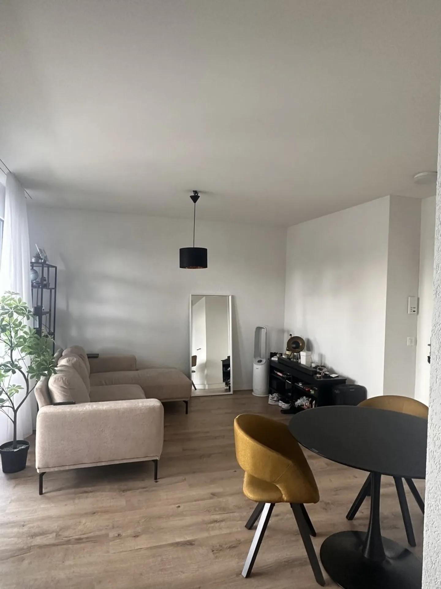Charmante 2.5-Zimmer-Wohnung - Foto 2 von 8