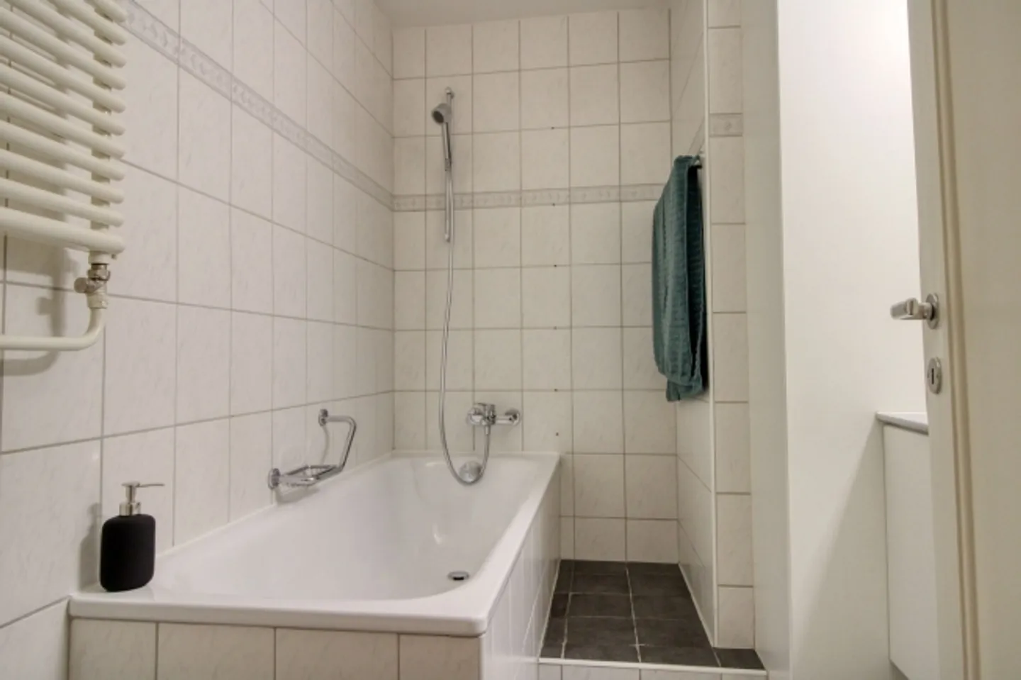 A real cocoon in the center of Lausanne - Photo 8 of 13