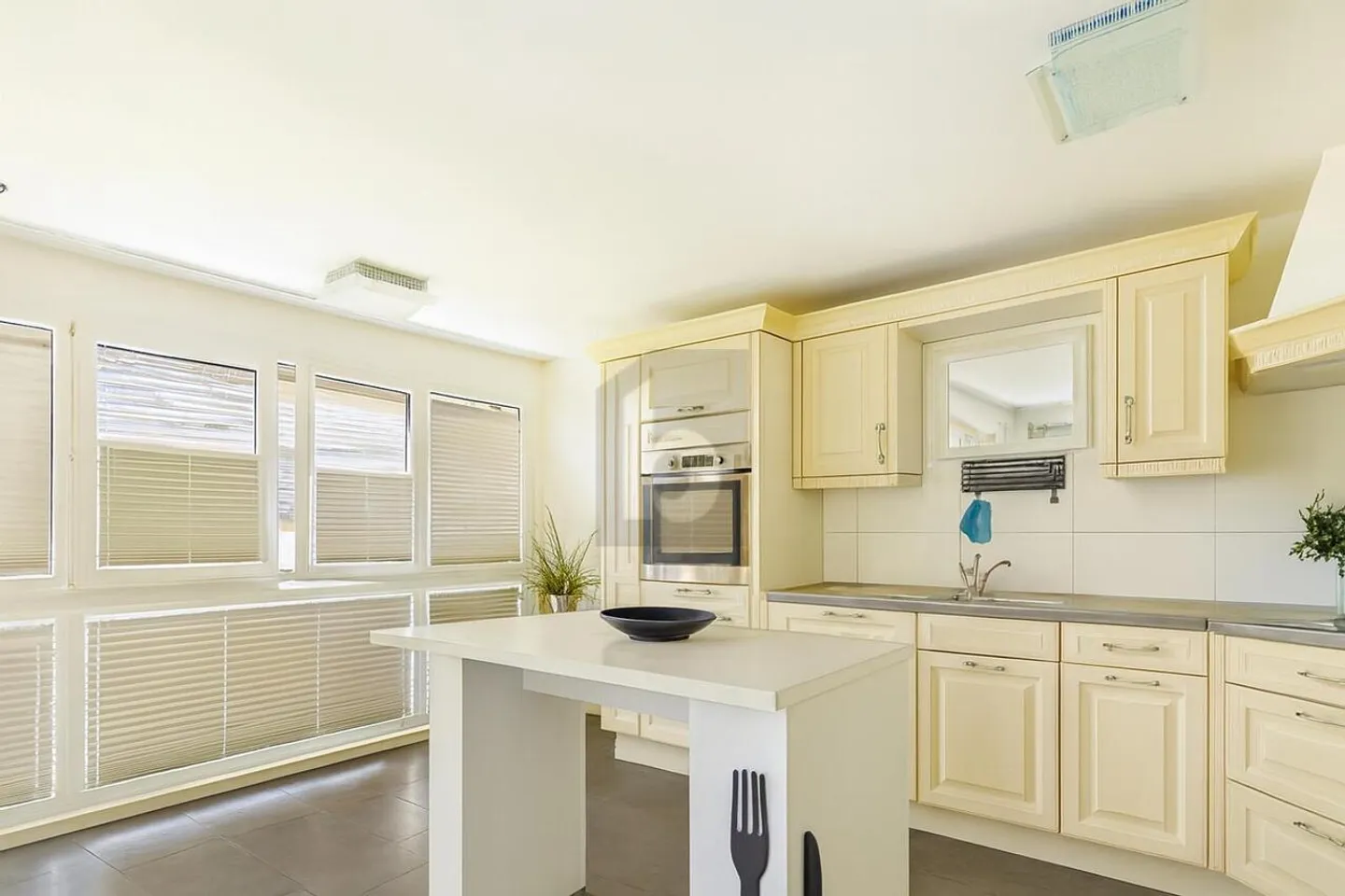 MODERN, ELEGANT & GROSSZÜGIG - Photo 2 sur 6