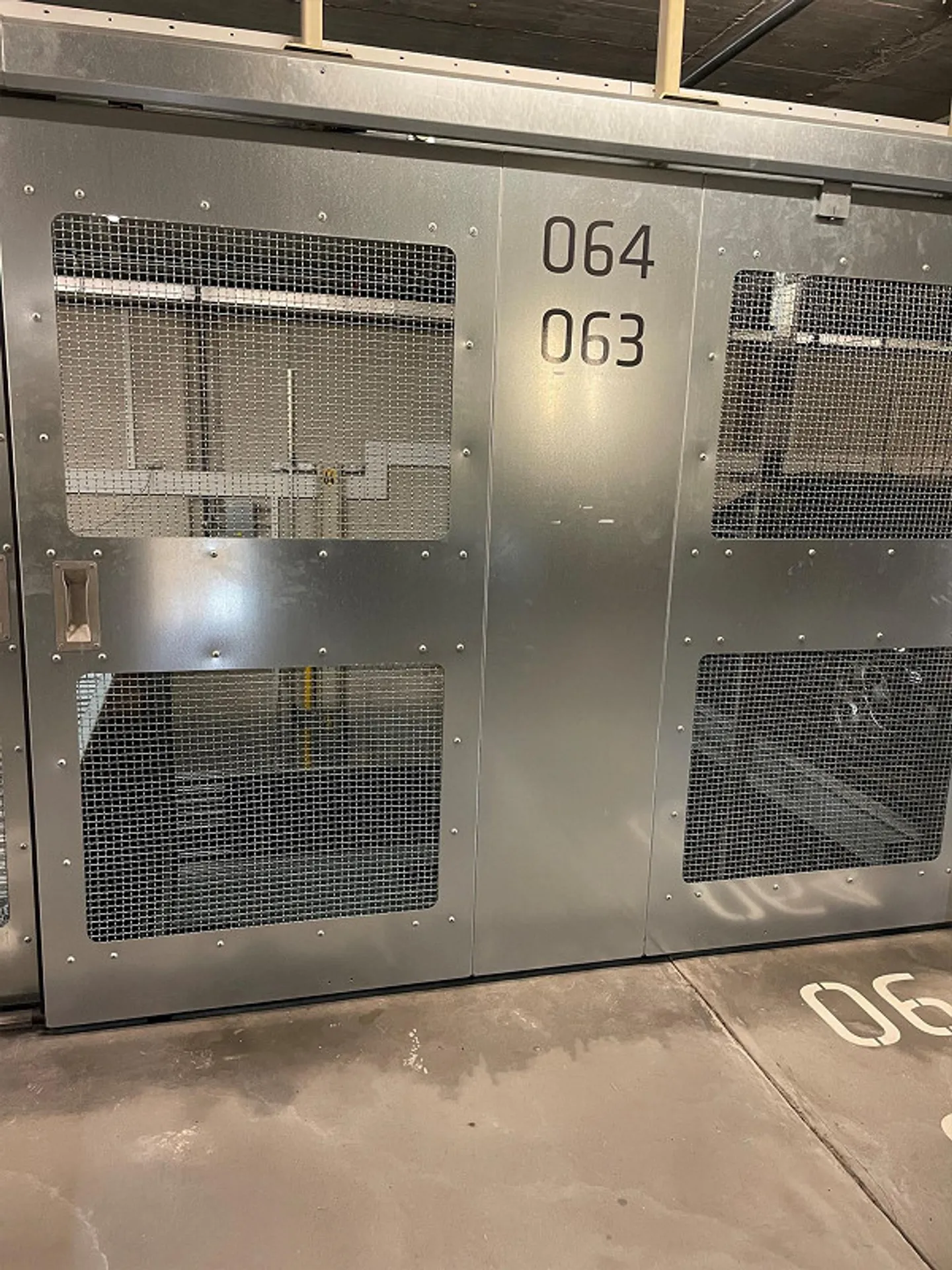 Places de stationnement à proximité immédiate des Prime Towers - Photo 1 sur 2