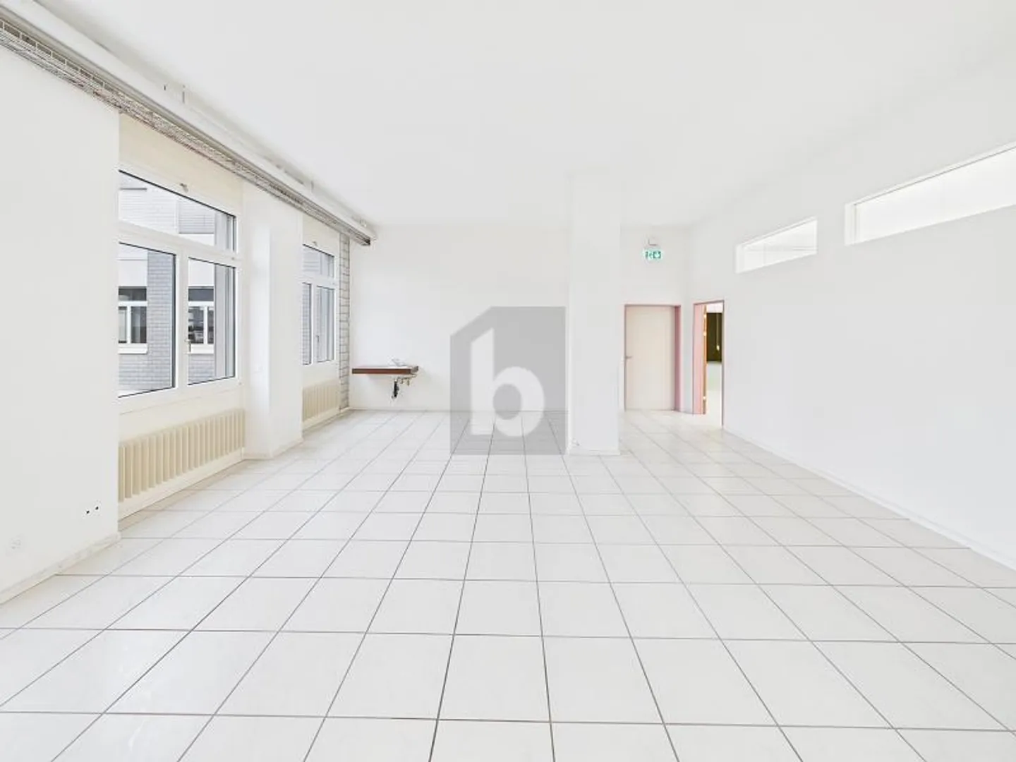 GROSSZÜGIG UND HELL MIT GROSSER SICHTBARKEIT - Foto 3 von 6