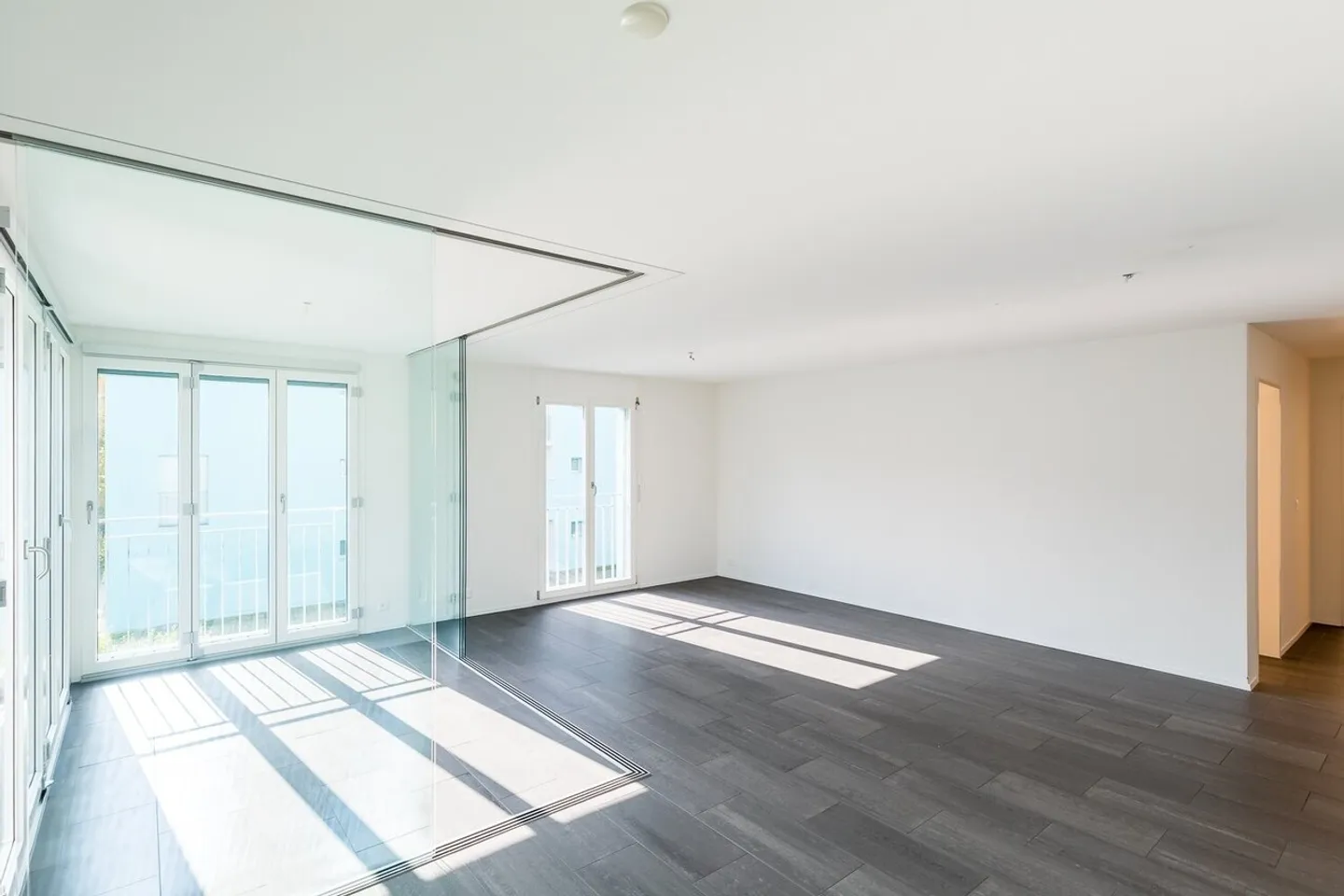 Beautiful, modern 4.5 room apartment in a central location - Photo 2 of 9