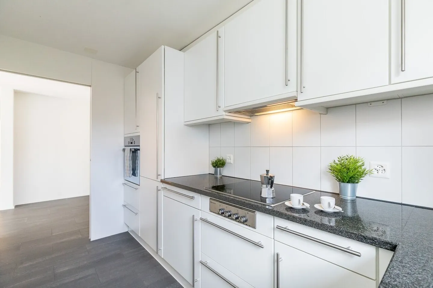 Beautiful, modern 4.5 room apartment in a central location - Photo 4 of 9