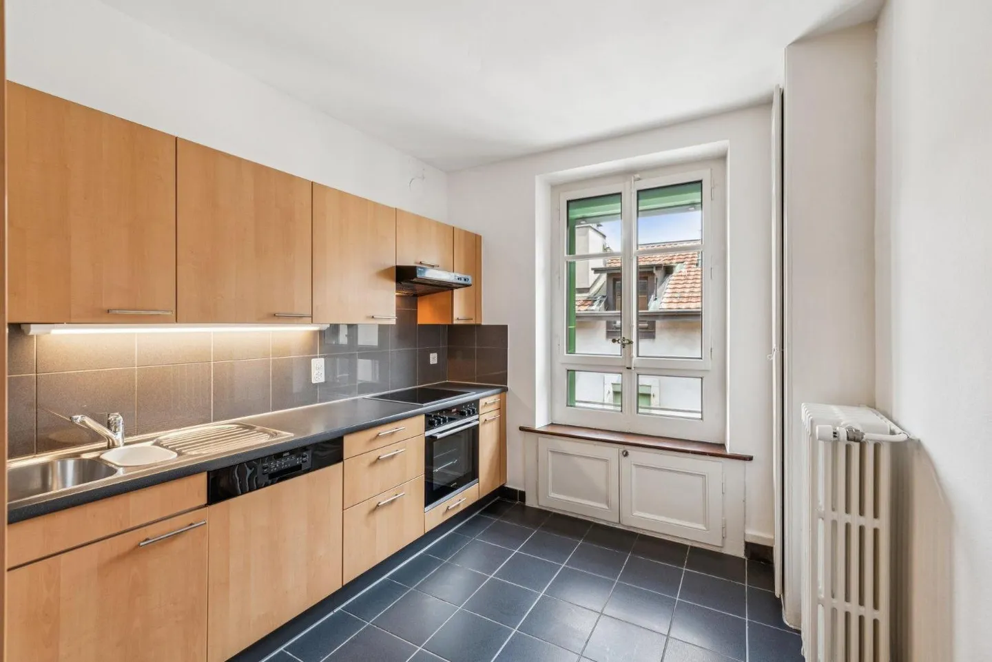 Charming 4.5 Room Apartment - Photo 2 of 12