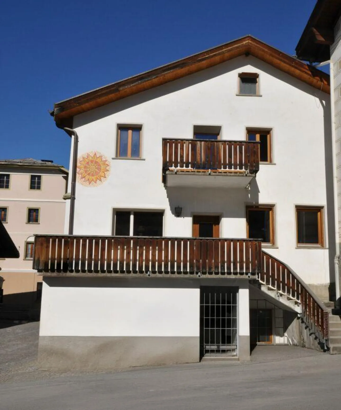 Chalet in Sent mit Entwicklungspotenzial - Foto 3 von 7