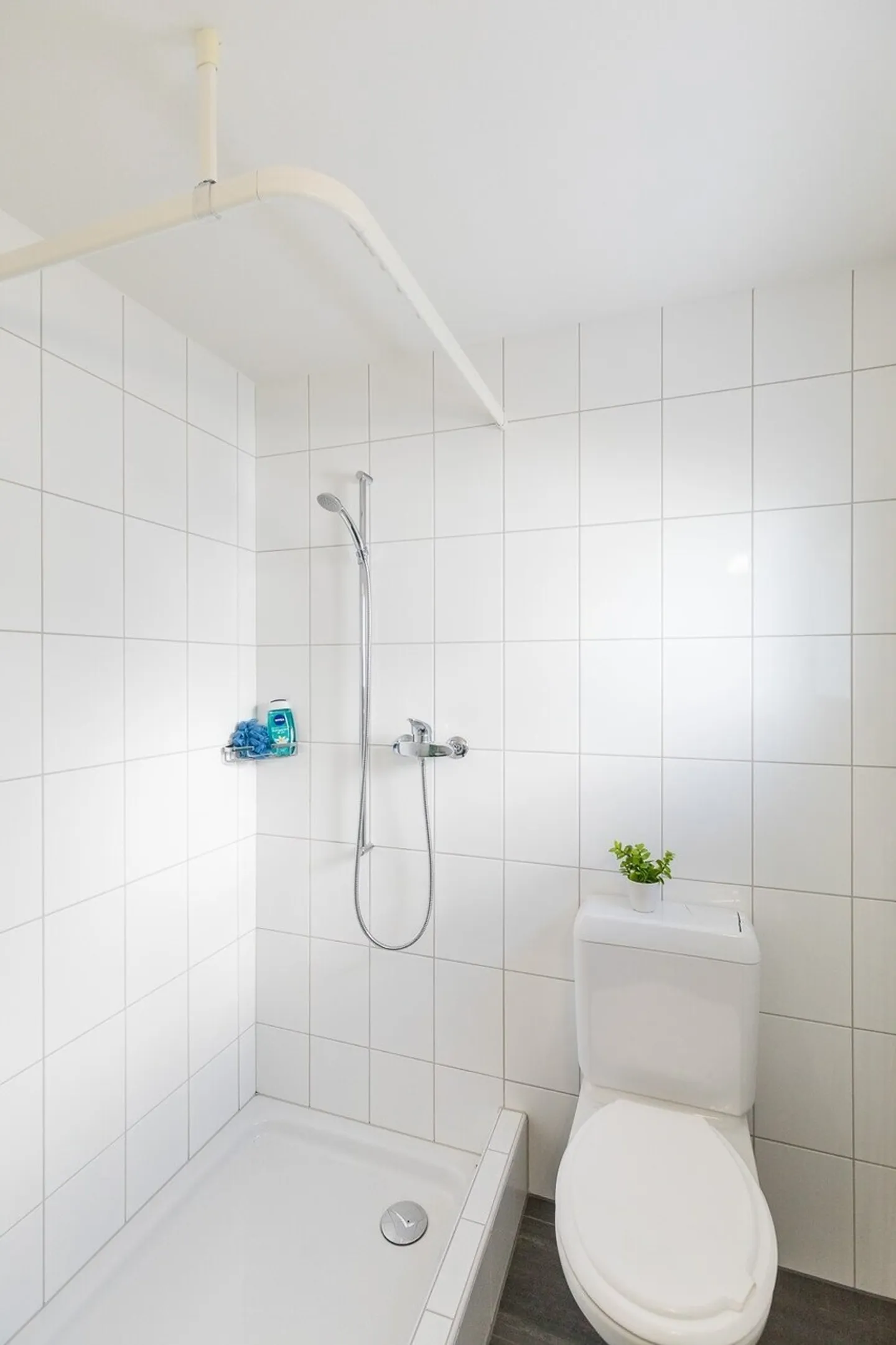 Beautiful, modern 4.5 room apartment in a central location - Photo 6 of 9