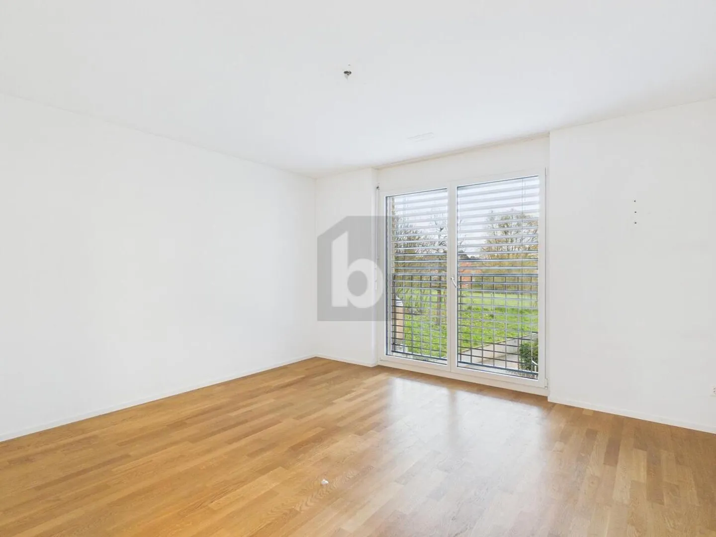 SPACIOUS TERRACE WITH A VIEW OF NATURE - Photo 4 of 6