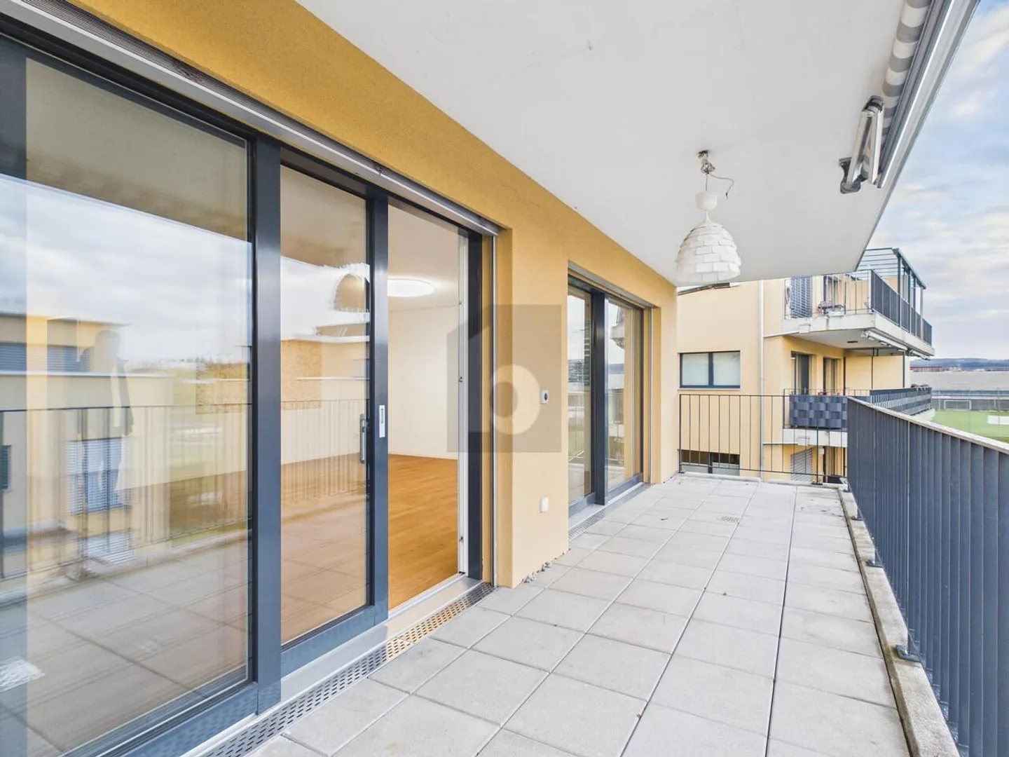 SPACIOUS TERRACE WITH A VIEW OF NATURE - Photo 2 of 6