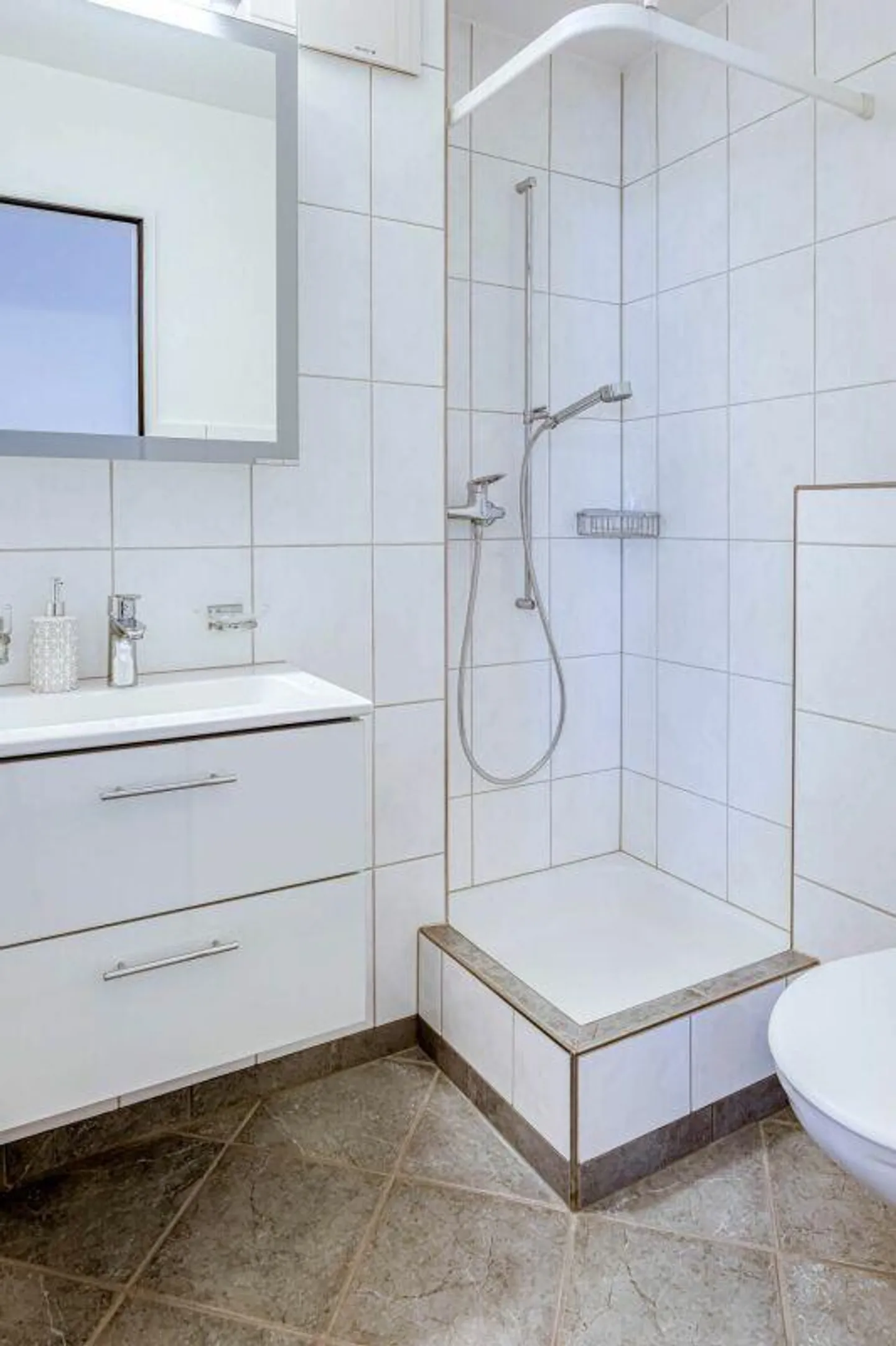 Grosszügige Wohnung mit 1 Gratismietzins - Foto 3 von 7