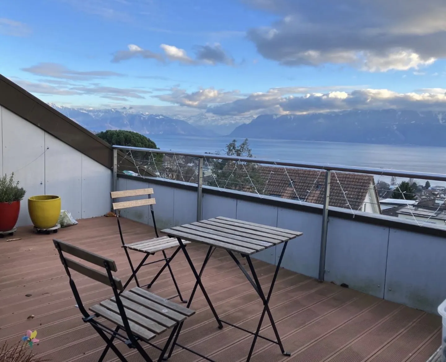 Attic with mezzanine and panoramic view of the lake and mountains! - Photo 2 of 20
