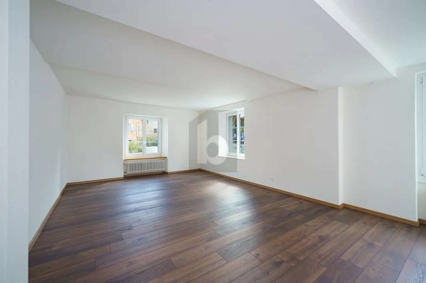 RECENTEMENTE RINNOVATO, CENTRALE E SPAZIOSO - Foto 1 di 5