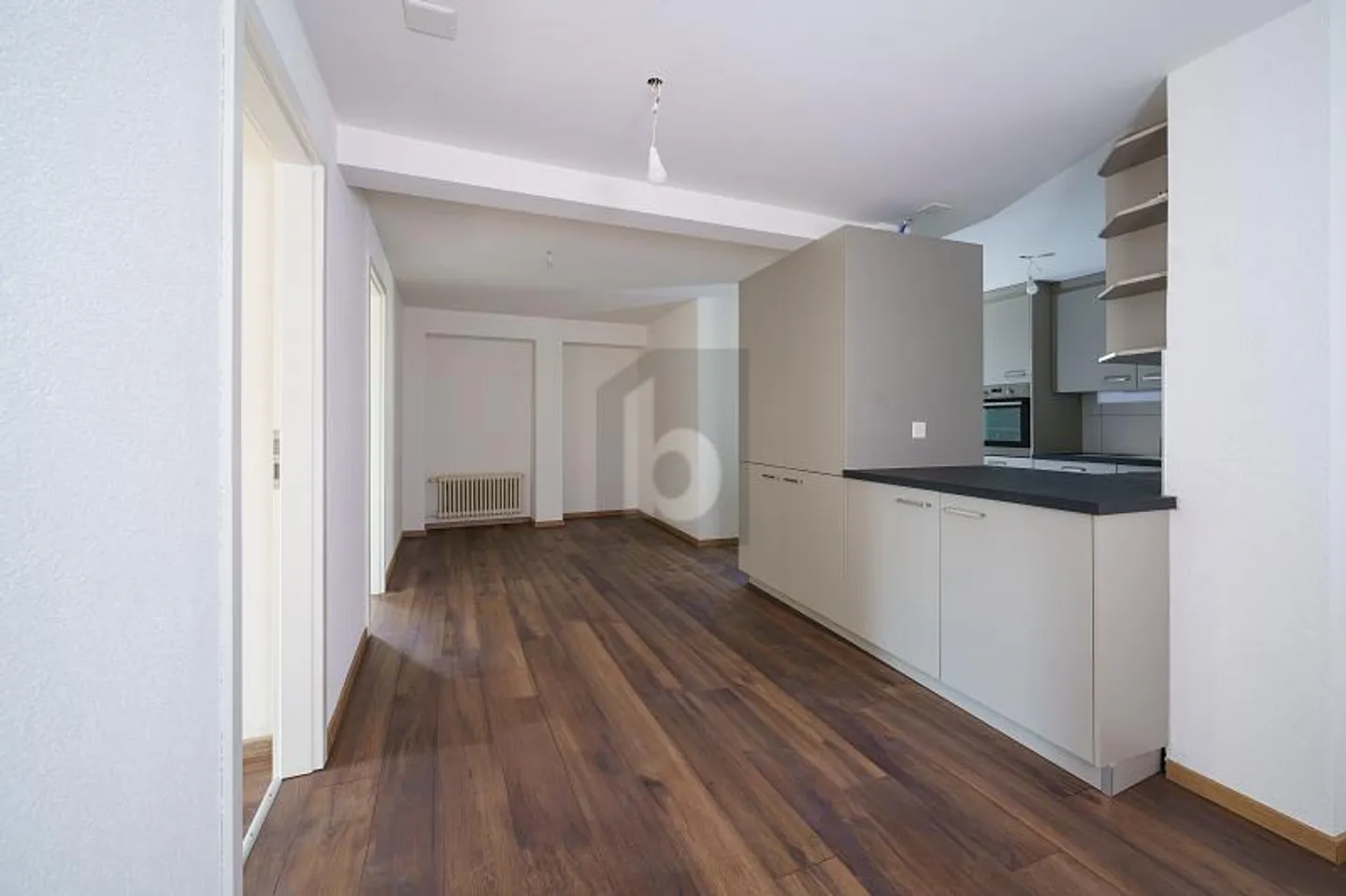 RECENTEMENTE RINNOVATO, CENTRALE E SPAZIOSO - Foto 2 di 5