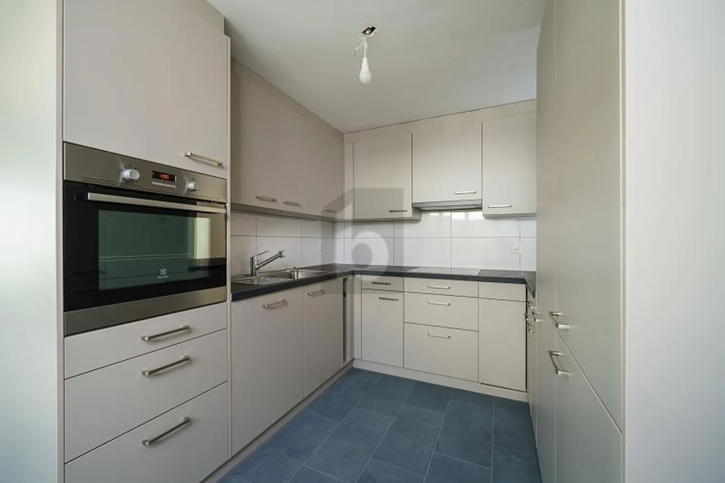 RECENTEMENTE RINNOVATO, CENTRALE E SPAZIOSO - Foto 3 di 5