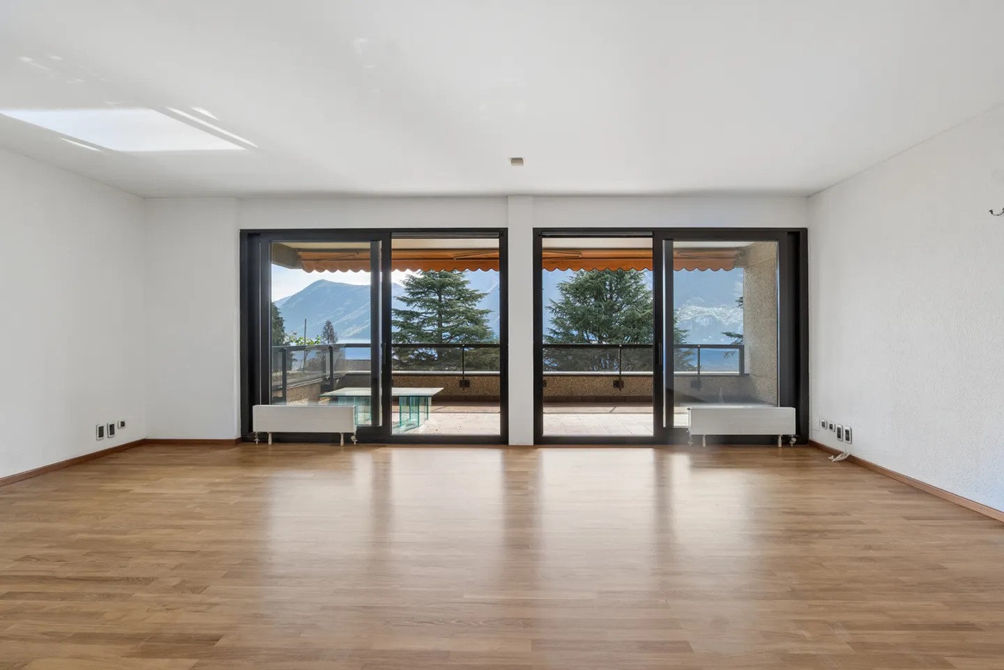 Villa Loreto Residence | Elegant apartment a few steps from the lake - Photo 1 of 18