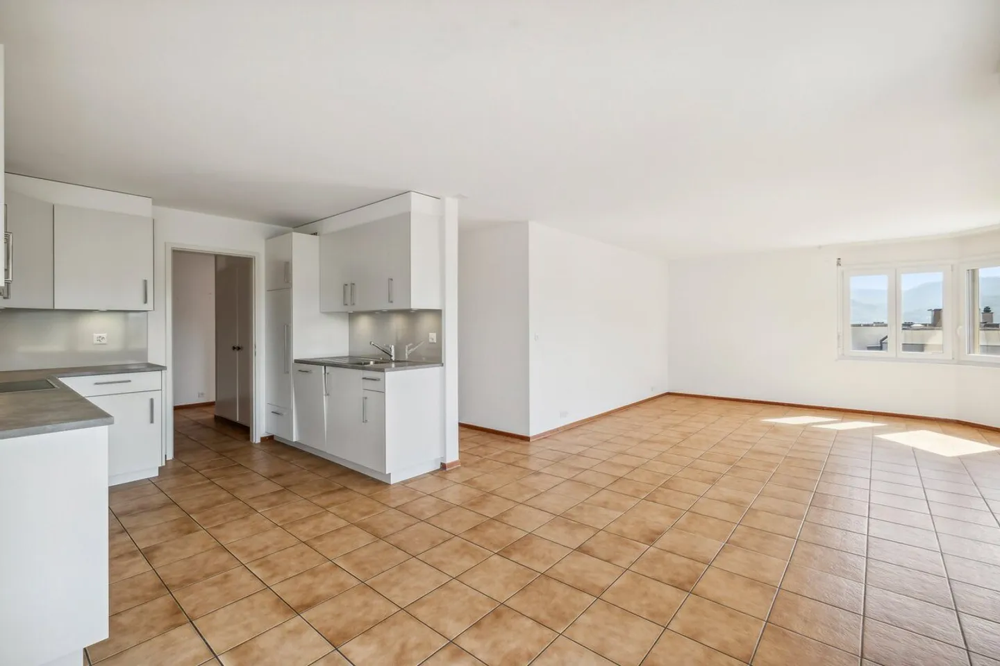 APPARTEMENT À LOUER DANS QUARTIER TRÈS ENSOLEILLÉ ET FAMILIAL - Photo 8 sur 12