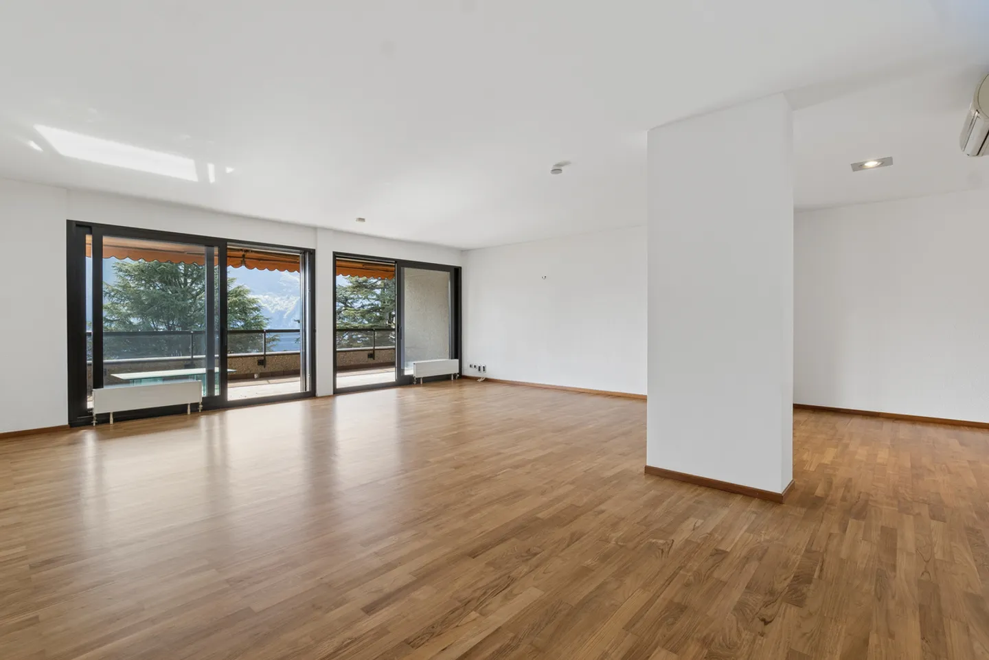 Villa Loreto Residence | Elegant apartment a few steps from the lake - Photo 5 of 18