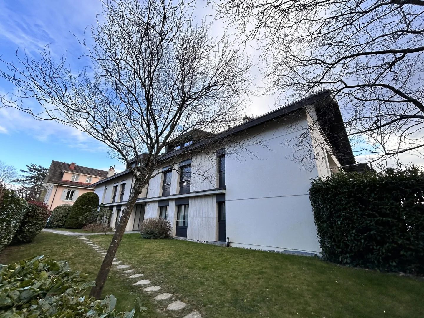 Attic with mezzanine and panoramic view of the lake and mountains! - Photo 20 of 20