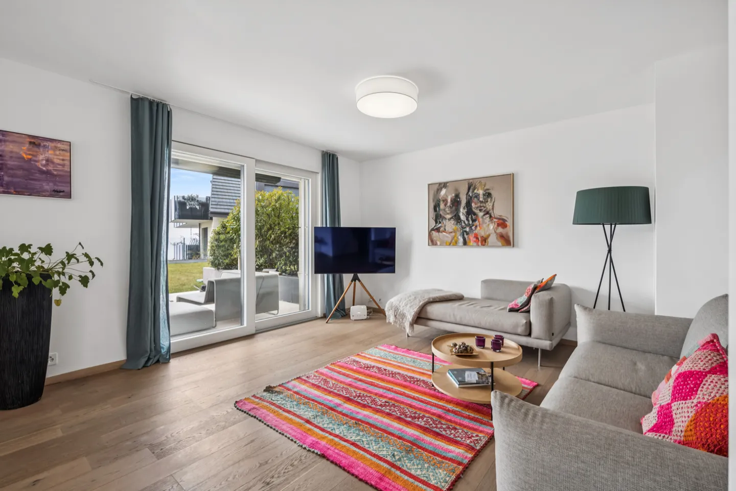 Geräumige Gartenwohnung mit Seeblick und hochwertigen Ausstattungen - Foto 3 von 12