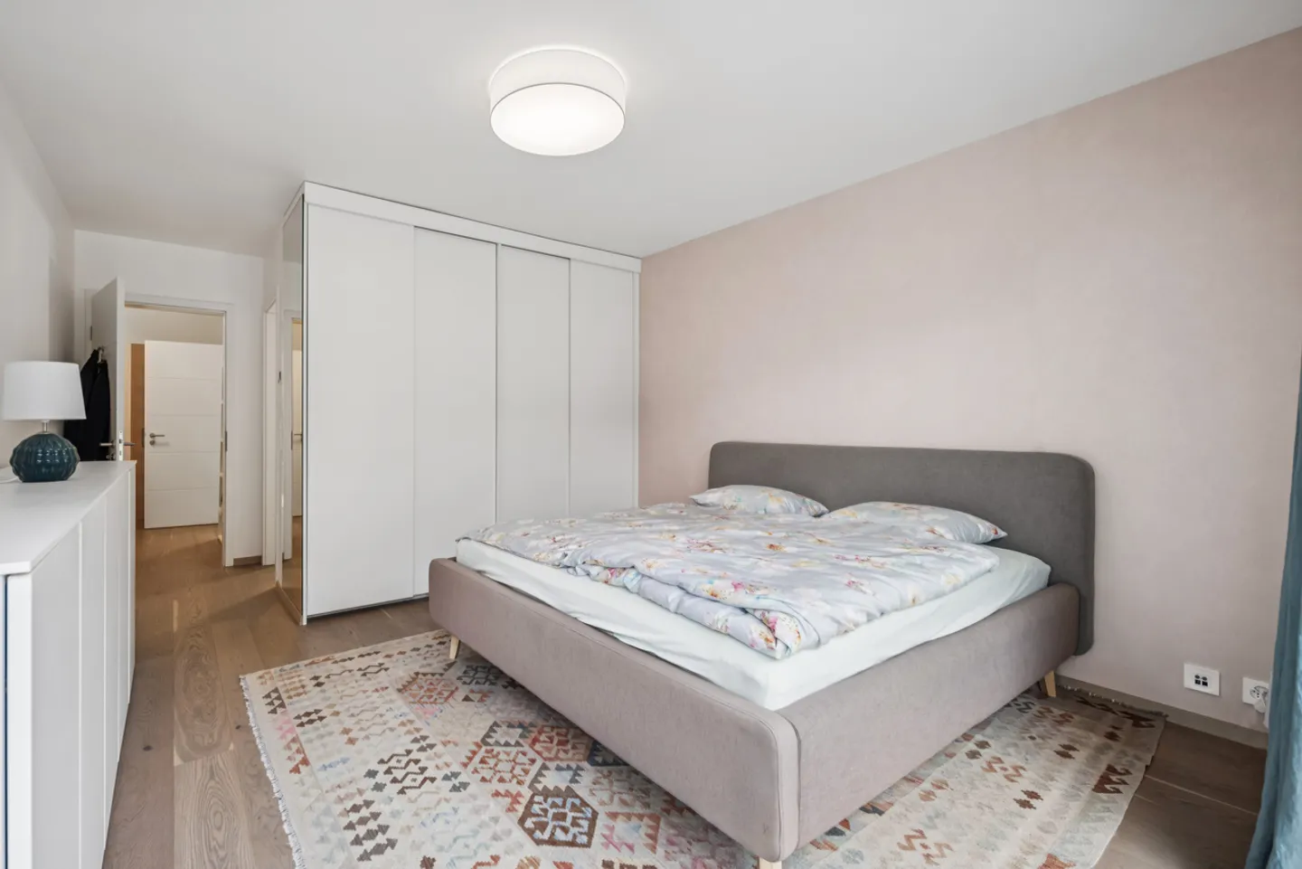 Geräumige Gartenwohnung mit Seeblick und hochwertigen Ausstattungen - Foto 5 von 12