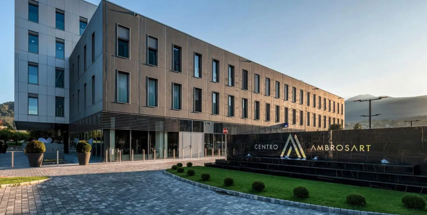 2 Bureaux Entièrement Meublés : 18m2 à CHF 850.- et 20m2 à CHF 950.- - Photo 1 sur 7