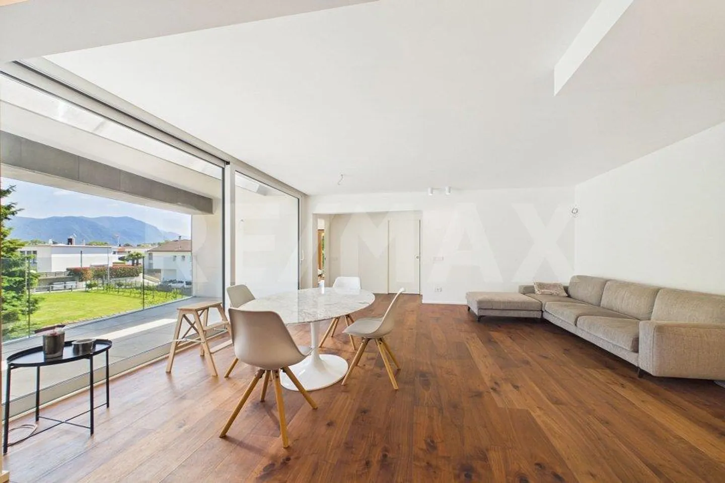Modern and Elegant 3 ½ Room Apartment in Comano - Photo 1 of 13