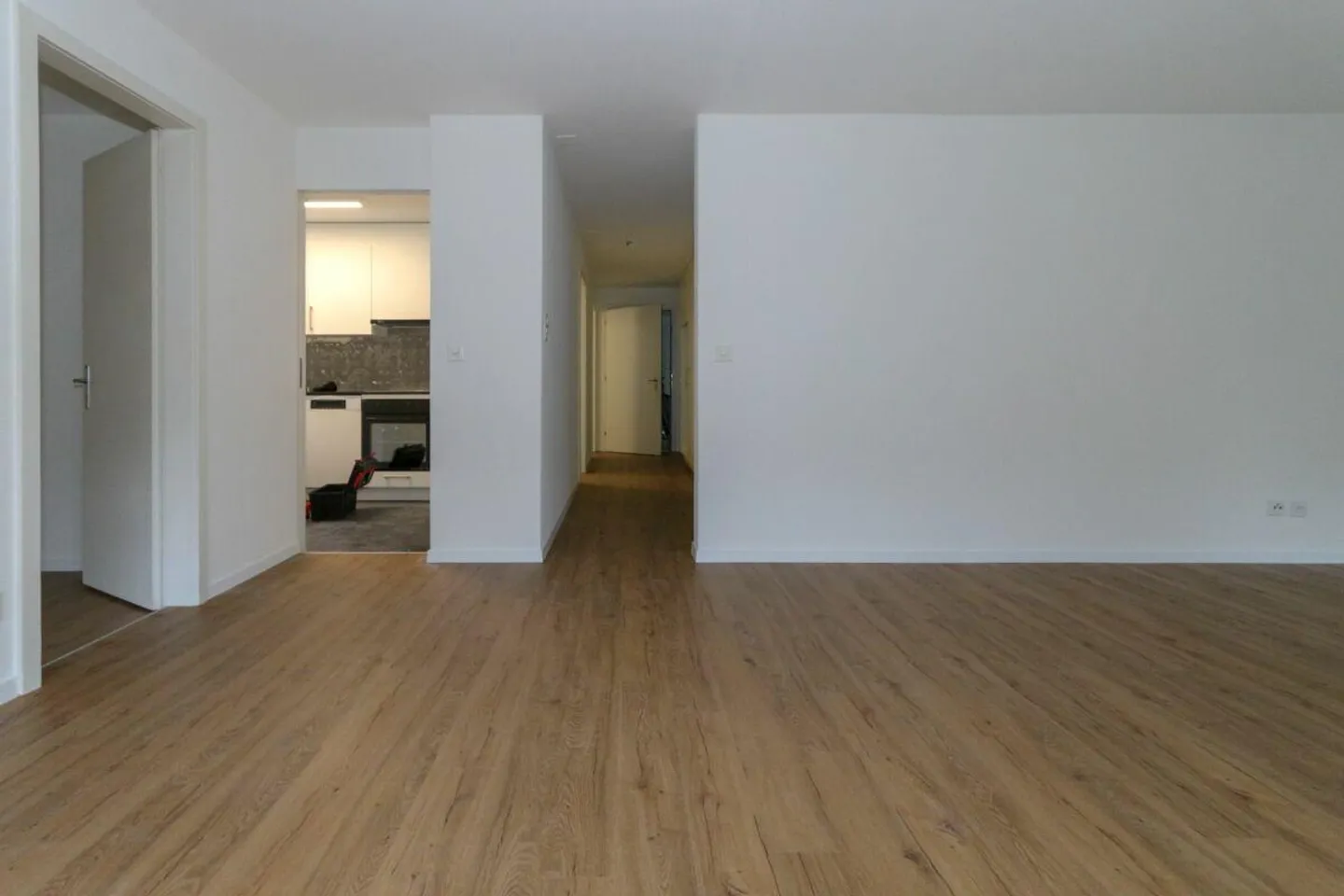 Beautiful 4.5-room apartment with 2 balconies - continuously renovated - Photo 2 of 9