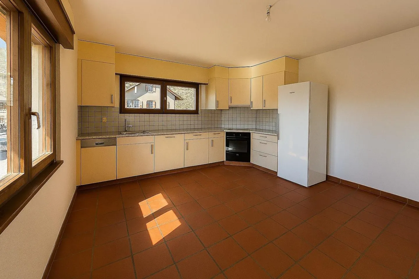 Appartement Rénové Spacieux - Photo 3 sur 8