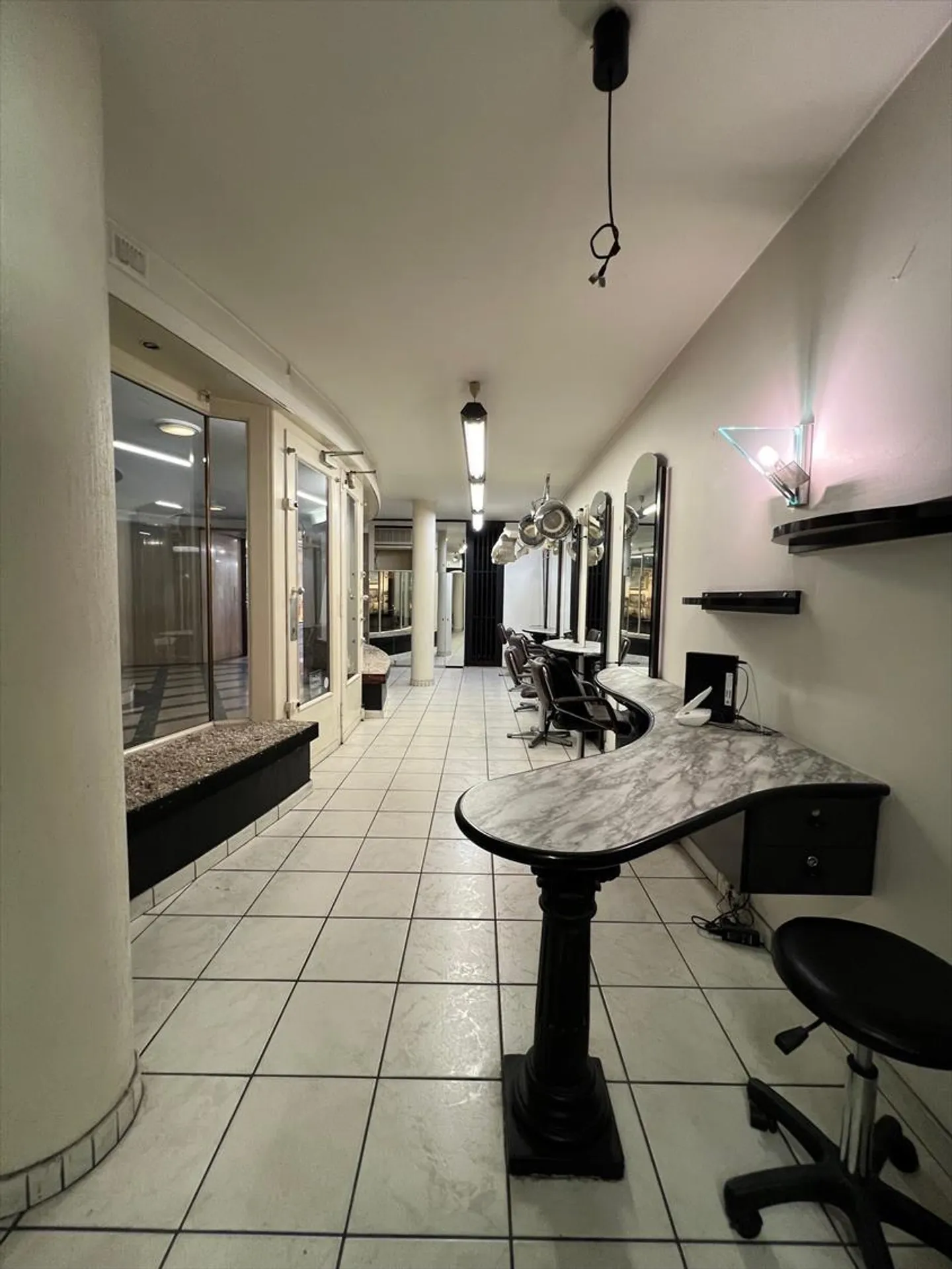 Hair Salon for Temporary Rent - Photo 3 of 3