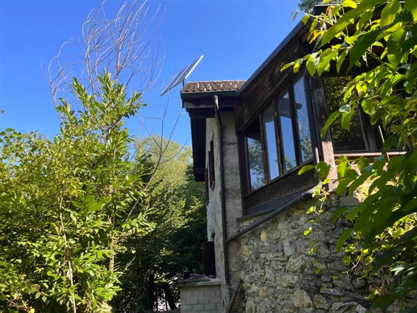 Rustique de 2,5 pièces dans un emplacement isolé dans la forêt - Photo 1 sur 20