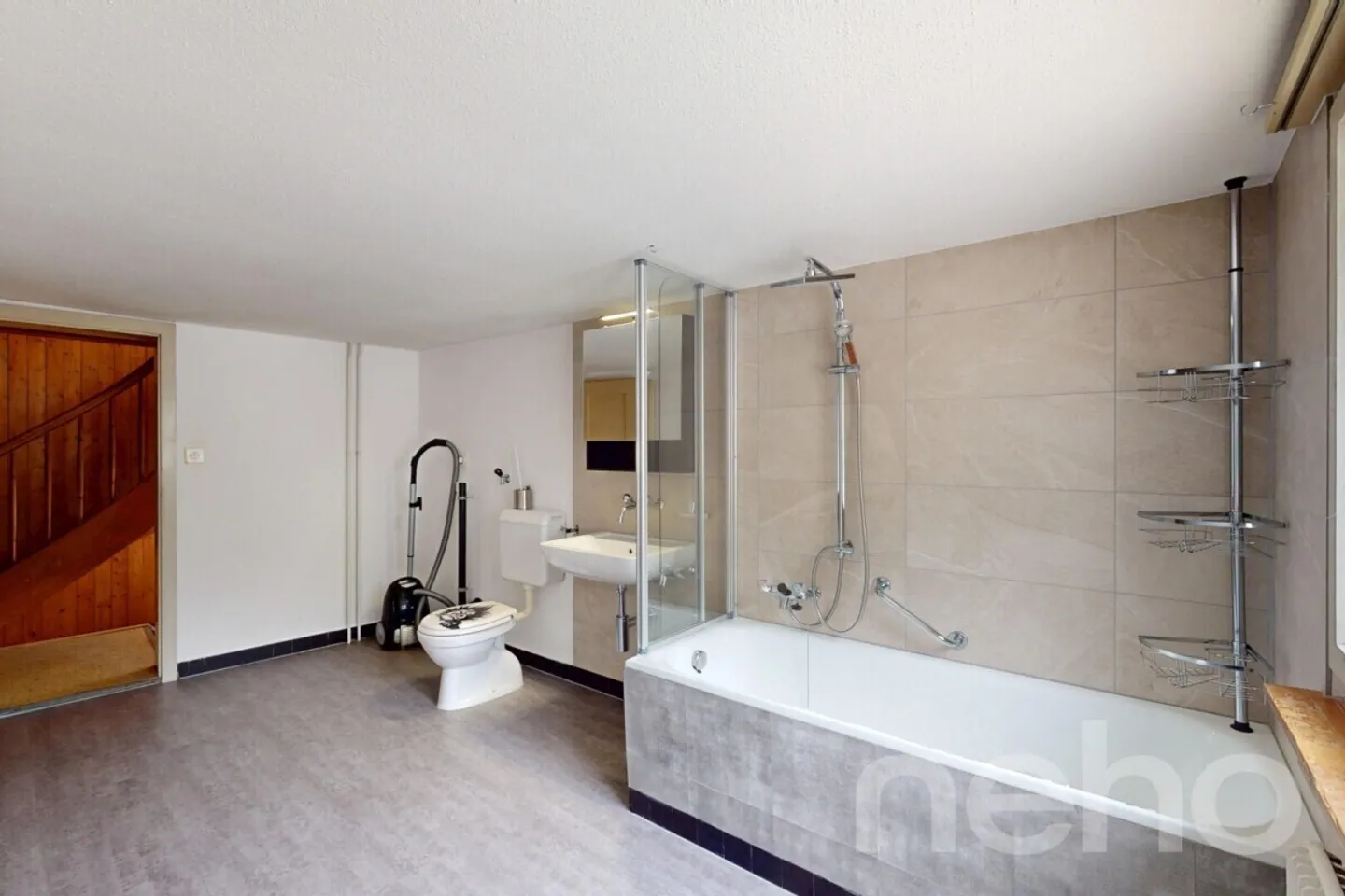 House with Stable and 661 m² Plot in Idyllic Location in Vättis SG - Photo 9 of 12