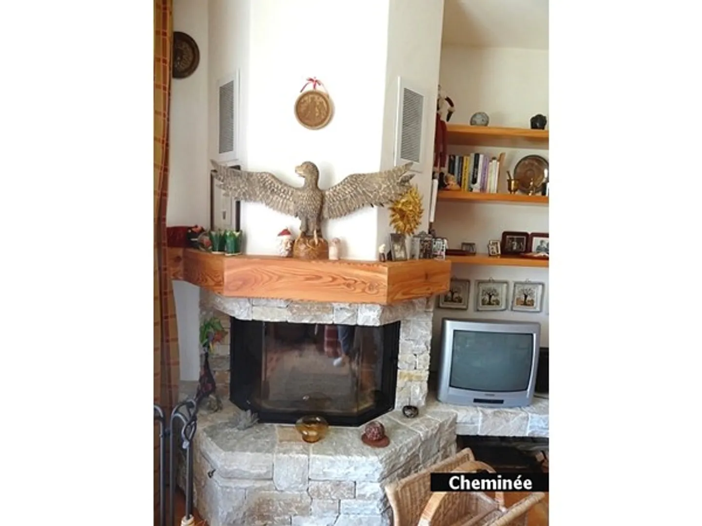 Charming Apartment with Terrace - Photo 4 of 7