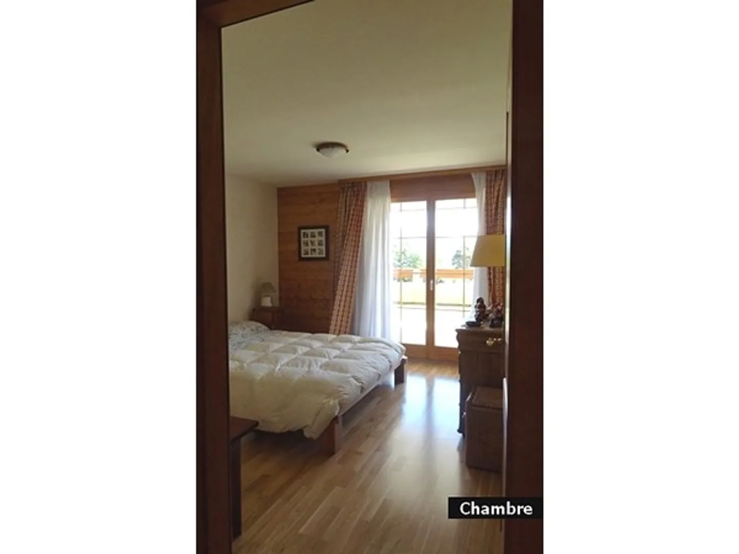 Charming Apartment with Terrace - Photo 5 of 7