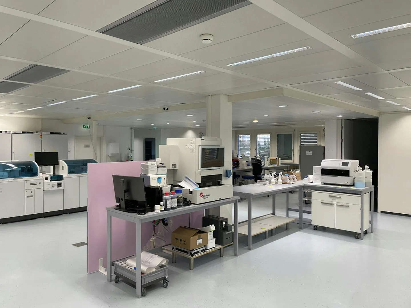 Your new office/laboratory/practice space just 4 minutes by public transport... - Photo 7 of 9