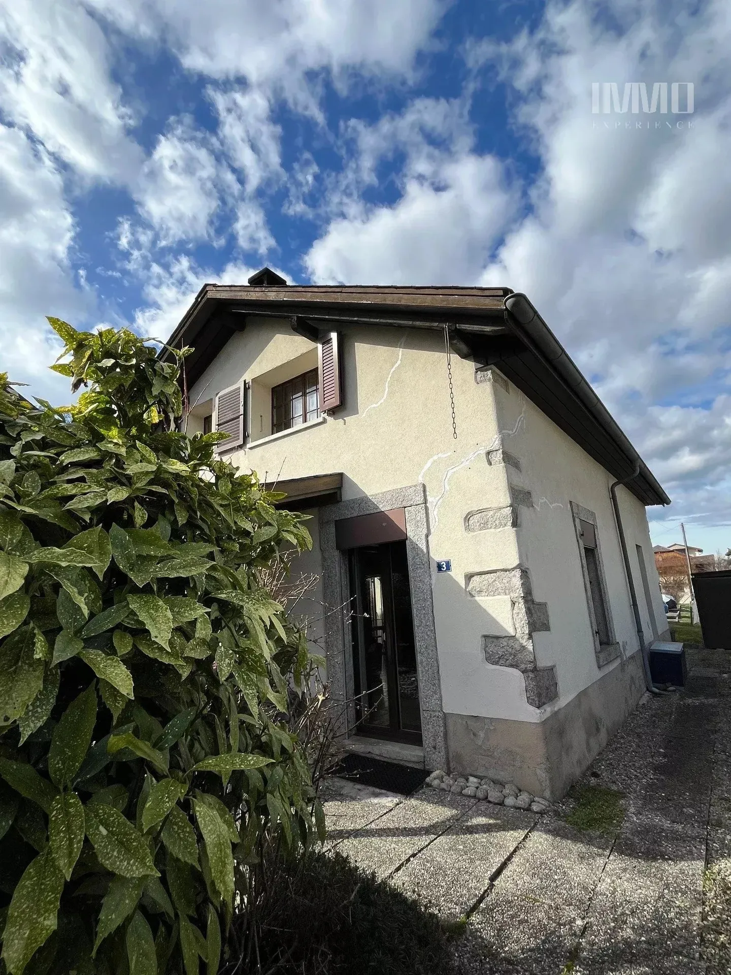 Charmante Villa mit Renovierungspotenzial - Foto 1 von 12