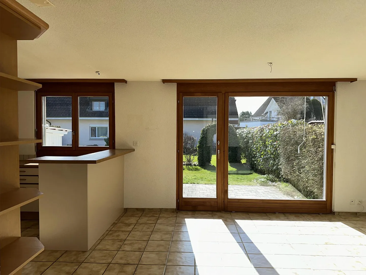 Very Quiet 4.5 Room Apartment with 2 Seating Areas - Photo 3 of 15