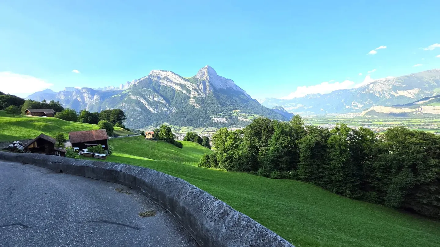 Charming House with Mountain Views - Photo 8 of 8