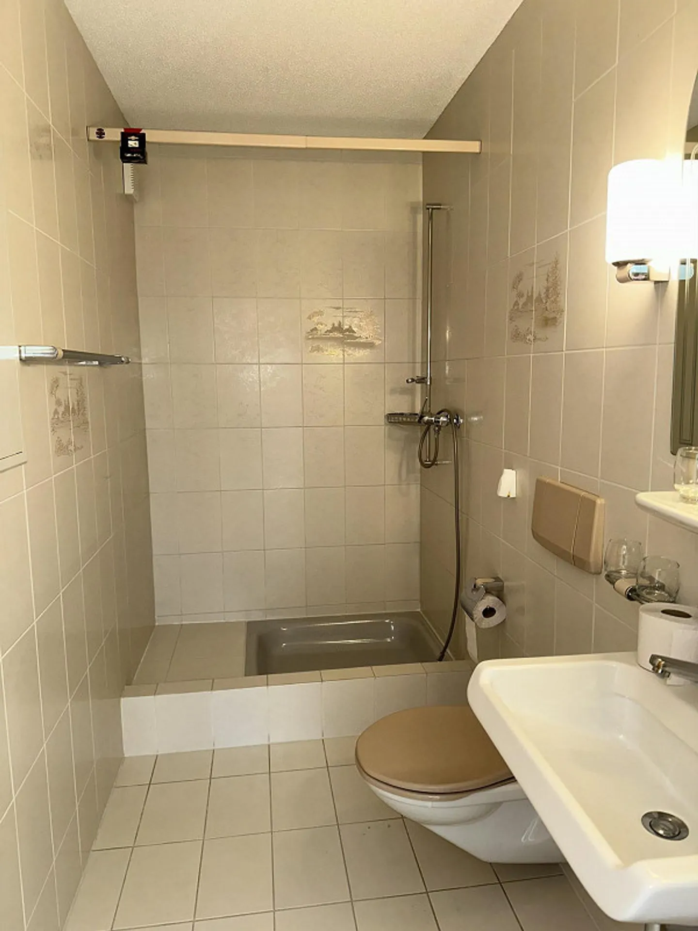 Very Quiet 4.5 Room Apartment with 2 Seating Areas - Photo 11 of 15